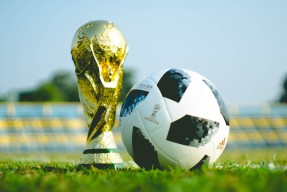 2026世界杯最新情报-48分钟冰火两重天，哈兰德巅峰对决蒂姆，雄鹿激战爆冷胜负难料！